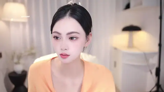 Snapshot of Ocean--Lili chatting on October 19, 2025, 2:18 pm Ocean--Lili online show from October 19, 2025, 2:18 pm