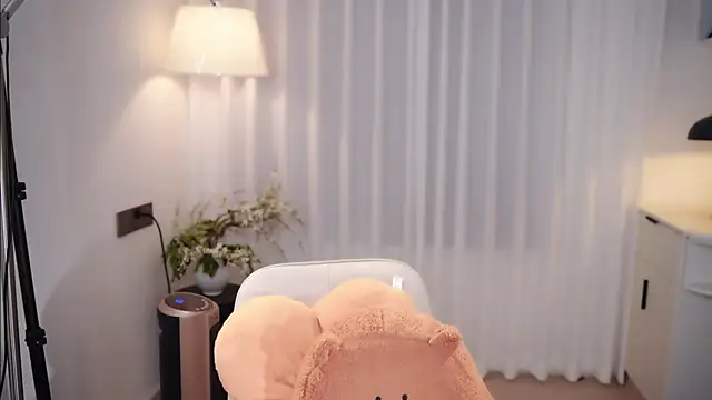 Ocean--Lili online show from November 18, 2025, 2:43 pm