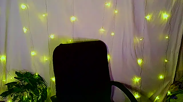 Victoria Marks online show from November 30, 2025, 3:21 am