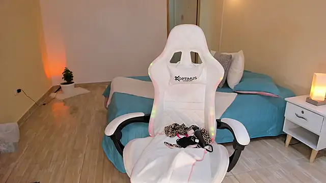 Snapshot of carleee_winter chatting on March 8, 2025, 4:01 am carleee winter online show from March 8, 2025, 4:01 am