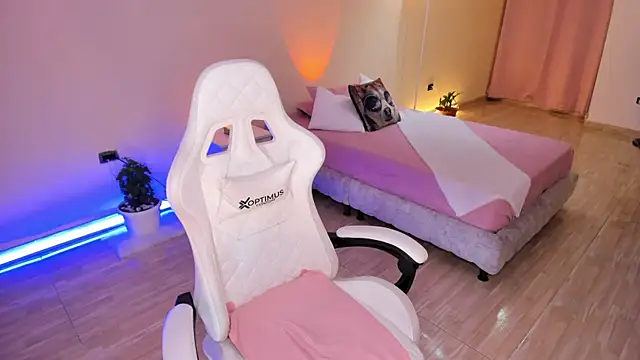 Snapshot of carleee_winter chatting on September 12, 2025, 12:00 am carleee winter online show from September 12, 2025, 12:00 am