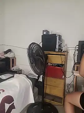 Snapshot of ZaraHoney chatting on January 23, 2025, 1:51 am ZaraHoney online show from January 23, 2025, 1:51 am