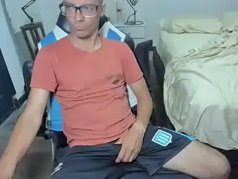 Snapshot of guachin_hunk chatting on December 17, 2024, 3:39 am guachin hunk online show from December 17, 2024, 3:39 am