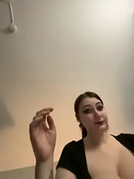 Snapshot of Snowbunnycake_131 chatting on October 29, 2025, 10:11 pm Snowbunnycake 131 online show from October 29, 2025, 10:11 pm