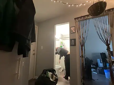 Snapshot of Snowbunnycake_131 chatting on November 11, 2025, 11:27 pm Snowbunnycake 131 online show from November 11, 2025, 11:27 pm