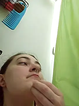 Snapshot of Snowbunnycake_131 chatting on November 14, 2025, 10:14 am Snowbunnycake 131 online show from November 14, 2025, 10:14 am