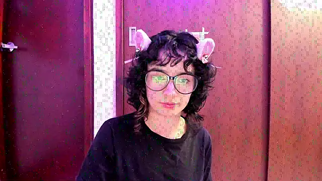  Lunnaa  online show from November 7, 2025, 12:32 am