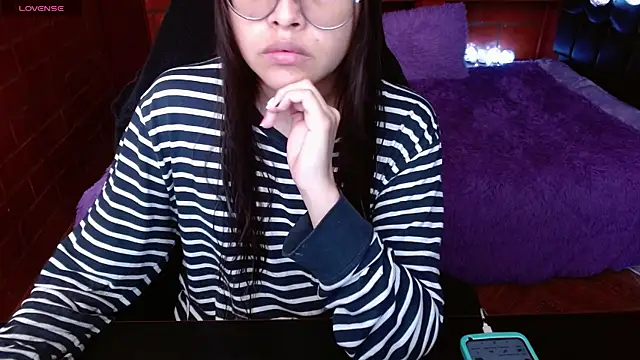 MidoriQuiinn online show from May 15, 2026, 4:14 pm