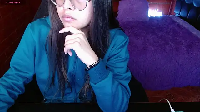 MidoriQuiinn online show from June 9, 2026, 6:52 pm