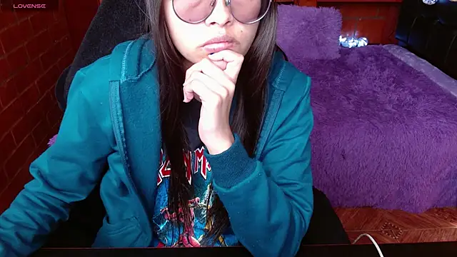 MidoriQuiinn online show from June 10, 2026, 7:35 pm