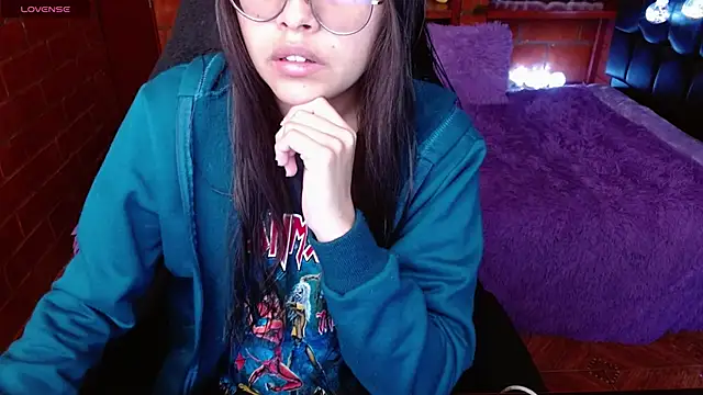 MidoriQuiinn online show from June 13, 2026, 4:27 pm
