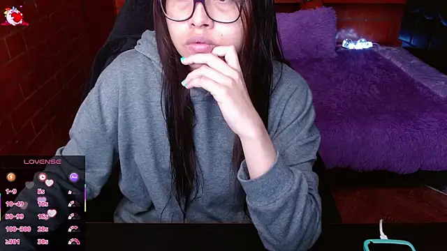 MidoriQuiinn online show from July 24, 2026, 4:27 pm