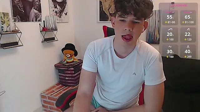 Snapshot of Oliverboy- chatting on June 14, 2026, 2:24 am Oliverboy- online show from June 14, 2026, 2:24 am