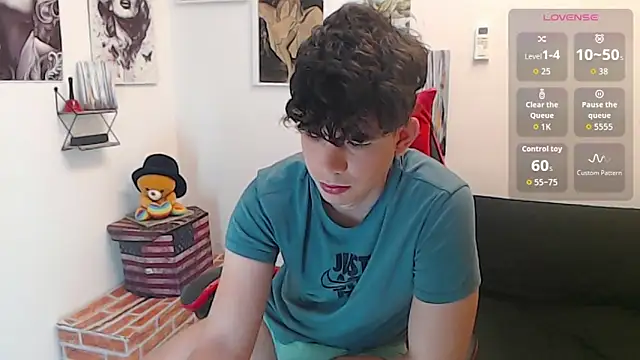 Snapshot of Oliverboy- chatting on June 15, 2026, 11:29 pm Oliverboy- online show from June 15, 2026, 11:29 pm