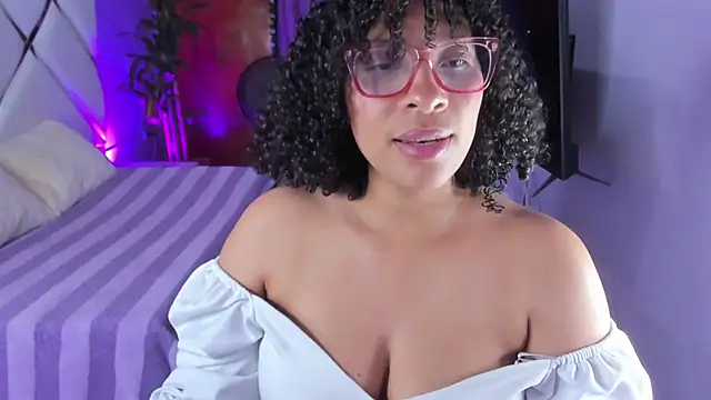 Snapshot of DannaBerry chatting on September 22, 2025, 6:43 pm DannaBerry online show from September 22, 2025, 6:43 pm