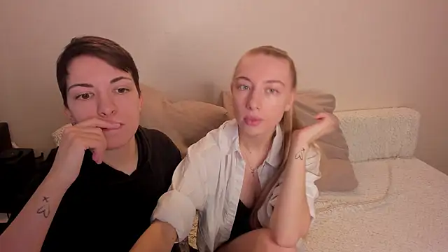 Snapshot of secret_dreams__ chatting on December 11, 2024, 8:36 am secret dreams online show from December 11, 2024, 8:36 am