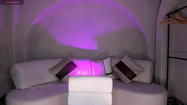 Snapshot of NiaHolland chatting on September 23, 2025, 6:00 pm NiaHolland online show from September 23, 2025, 6:00 pm