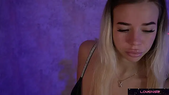 Snapshot of Sexy_Ira chatting on February 7, 2025, 5:52 am Sexy Ira online show from February 7, 2025, 5:52 am