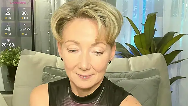 Snapshot of AkexandraFix chatting on October 17, 2025, 1:03 pm AkexandraFix online show from October 17, 2025, 1:03 pm