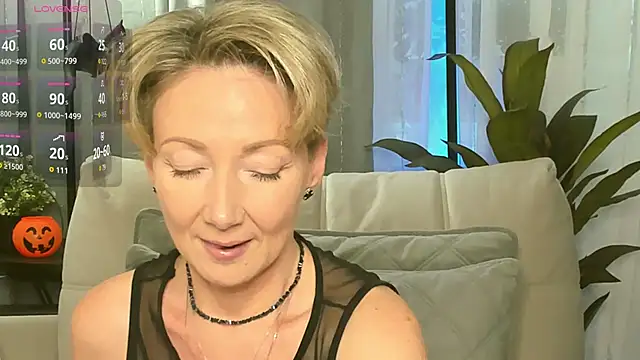 Snapshot of AkexandraFix chatting on October 31, 2025, 1:12 pm AkexandraFix online show from October 31, 2025, 1:12 pm