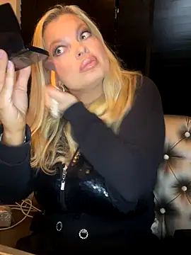 Snapshot of Lisavontease chatting on October 12, 2025, 4:33 am Lisavontease online show from October 12, 2025, 4:33 am