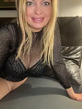 Lisavontease online show from April 18, 2026, 7:07 pm