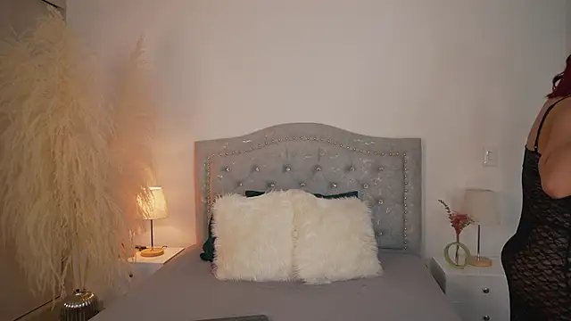 Snapshot of LaraBaker chatting on October 3, 2025, 1:19 pm LaraBaker online show from October 3, 2025, 1:19 pm