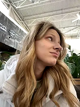 MaryHiggins online show from October 21, 2025, 1:01 pm