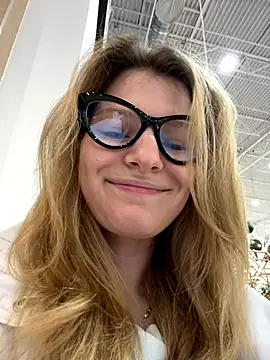 MaryHiggins online show from November 6, 2025, 1:34 pm