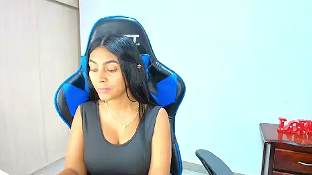 sophiax-x online show from October 16, 2025, 8:32 pm