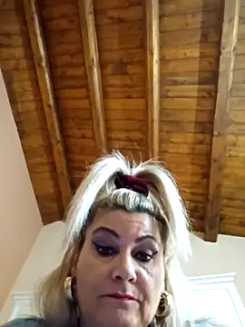 Snapshot of CRHYSTEL chatting on December 29, 2024, 2:21 pm CRHYSTEL online show from December 29, 2024, 2:21 pm