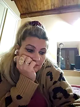 Snapshot of CRHYSTEL chatting on January 2, 2025, 5:50 pm CRHYSTEL online show from January 2, 2025, 5:50 pm