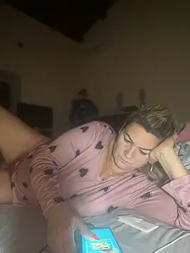 Snapshot of CRHYSTEL chatting on February 20, 2025, 11:43 pm CRHYSTEL online show from February 20, 2025, 11:43 pm