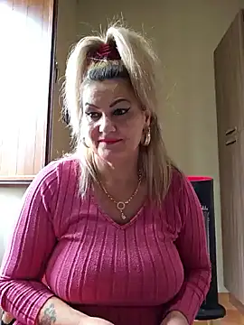 Snapshot of CRHYSTEL chatting on March 6, 2025, 12:19 pm CRHYSTEL online show from March 6, 2025, 12:19 pm