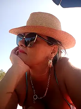 Snapshot of CRHYSTEL chatting on September 13, 2025, 8:58 am CRHYSTEL online show from September 13, 2025, 8:58 am