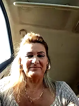 Snapshot of CRHYSTEL chatting on November 1, 2025, 8:38 am CRHYSTEL online show from November 1, 2025, 8:38 am