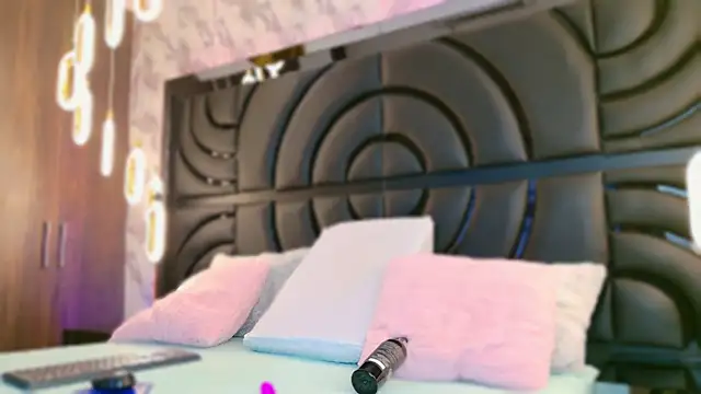 Snapshot of sarahgrey18 chatting on September 25, 2025, 11:36 am sarahgrey18 online show from September 25, 2025, 11:36 am