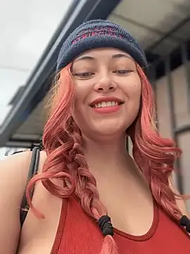 seraphine23 online show from February 5, 2025, 6:04 pm