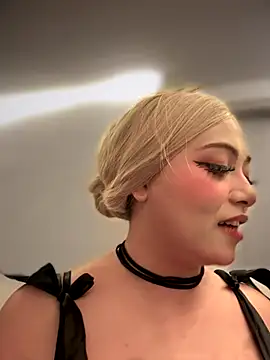 seraphine23 online show from October 11, 2025, 6:01 am