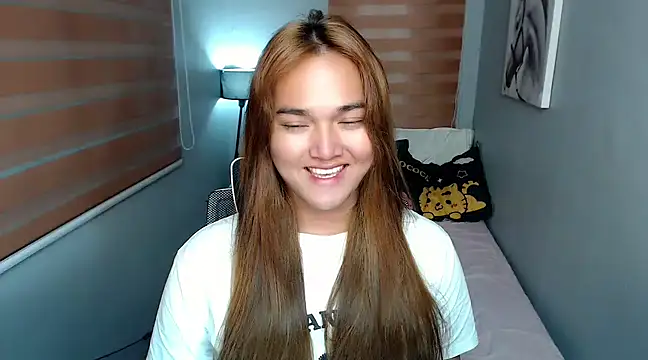 Snapshot of MoaningKylie chatting on December 18, 2024, 10:51 am MoaningKylie online show from December 18, 2024, 10:51 am