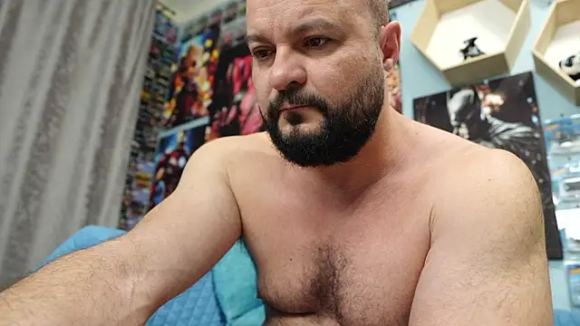 Snapshot of Muscle_Bear chatting on November 13, 2025, 4:33 am Muscle Bear online show from November 13, 2025, 4:33 am