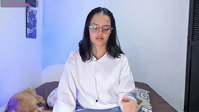 Abby Saenz01 online show from September 30, 2025, 9:42 pm