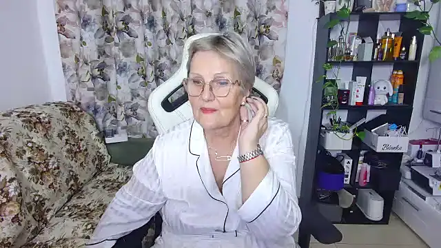 Snapshot of Selenna57 chatting on February 25, 2025, 6:20 pm Selenna57 online show from February 25, 2025, 6:20 pm