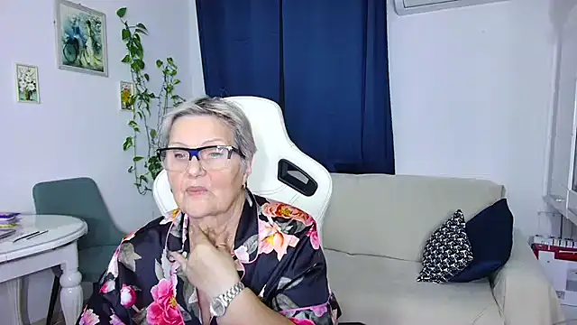 Selenna57 online show from January 8, 2026, 6:32 pm