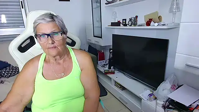 Snapshot of Selenna57 chatting on June 29, 2026, 5:35 pm Selenna57 online show from June 29, 2026, 5:35 pm