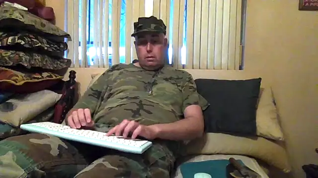 Snapshot of ThriilSergeant15 chatting on April 10, 2026, 1:22 am ThriilSergeant15 online show from April 10, 2026, 1:22 am