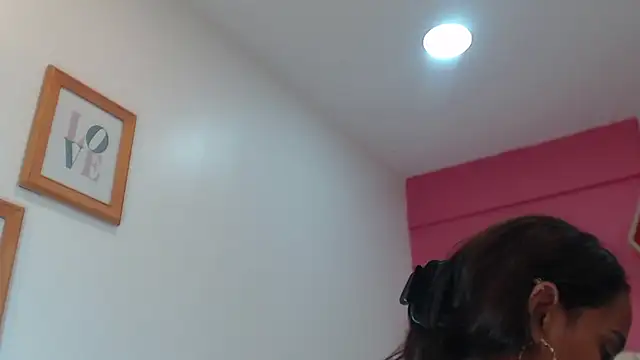 Amber Moore online show from September 8, 2025, 3:55 pm