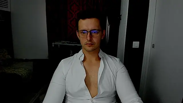 Snapshot of sexxymuscles4u chatting on October 31, 2025, 8:48 am sexxymuscles4u online show from October 31, 2025, 8:48 am