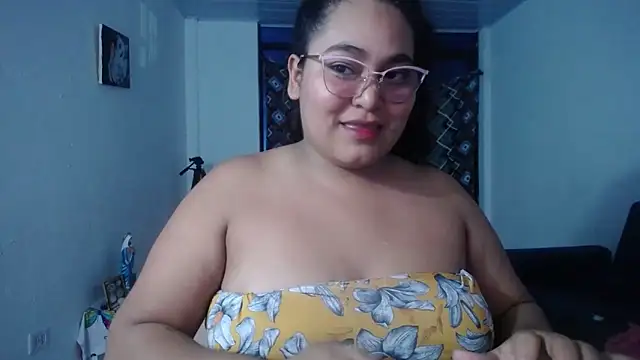 Snapshot of sirena_15 chatting on October 3, 2025, 5:15 am sirena 15 online show from October 3, 2025, 5:15 am