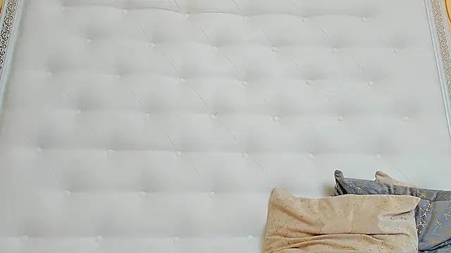 karissia online show from October 9, 2025, 7:06 am